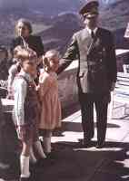 hitler posing with children at the eagles nest