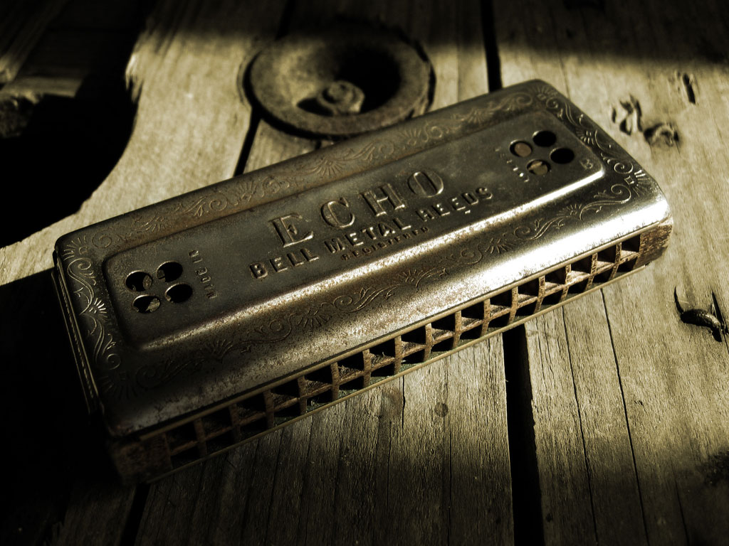 old-harmonica.jpg