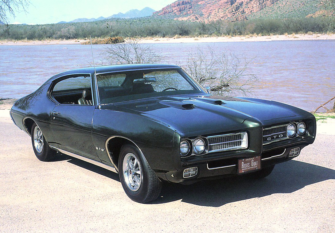 ayay.co.uk/backgrounds/transport/cars/1969-Pontiac-GTO-Sport-Coupe-Dark-Green-fvr.jpg